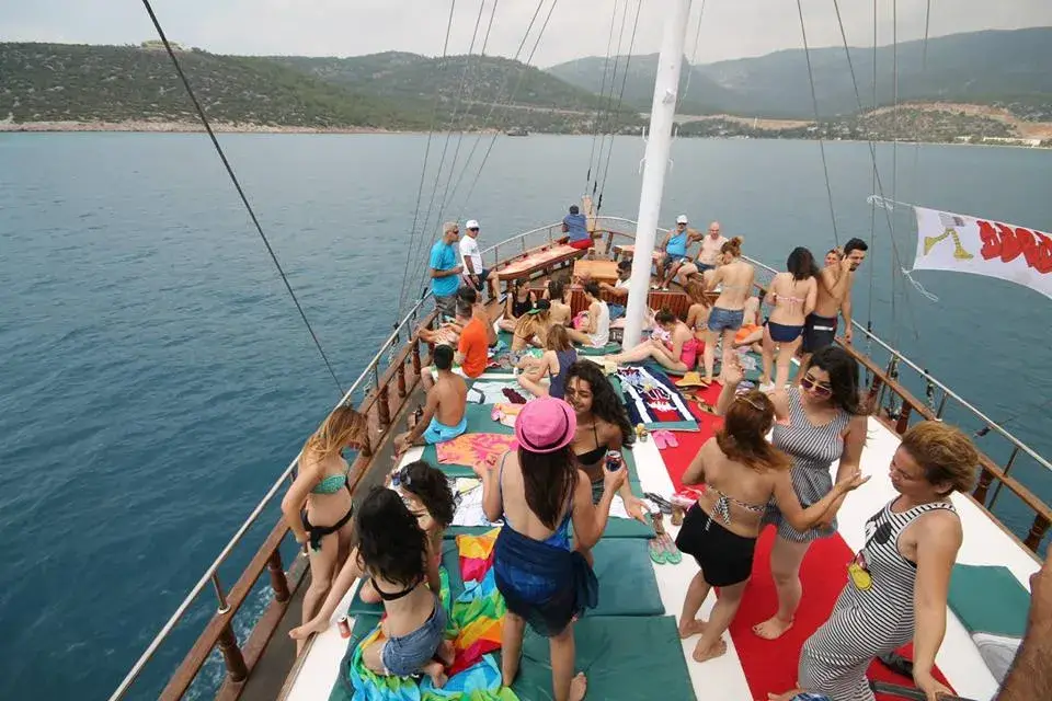 YÜRÜÇEK İLE MAVİ KOYLARA YOLCULUK (TAŞUCU TEKNE TURU)